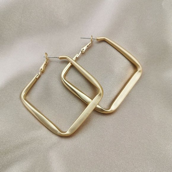 Brushed gold square Hoop Earrings - Picture 3 of 8